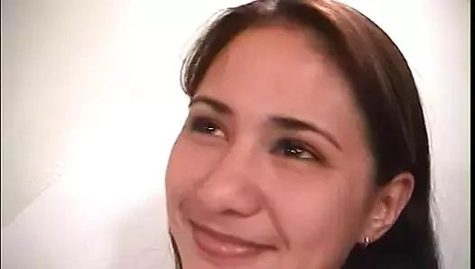 Asyalı fahişe uzun süre sikişmeyi seviyor