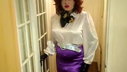 Saten bluz ve etekli Candi