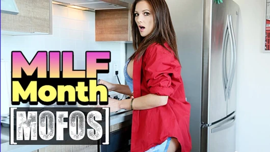 David Flores uyanıyor ve Mandy Flores'i sabah anal seks için eğiliyor - mofos