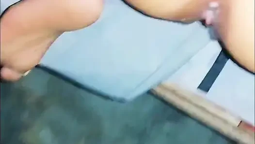 Gecenin 2'sinde yengenin amını domaltarak siktim ve fışkırttırdım.