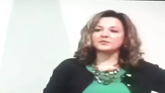 Göğüslerini emmek senin egemen görevin