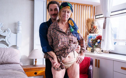 Çirkin bir nineyle ilk sert anal