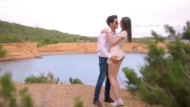 Bu çiftin tatildeki ilk durağı vahşi seks oldu