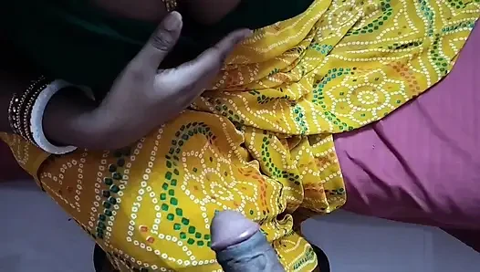 Ev sahibi teyze arzularını tatmin etmek için üniversiteli bir çocuğu baştan çıkarıyor