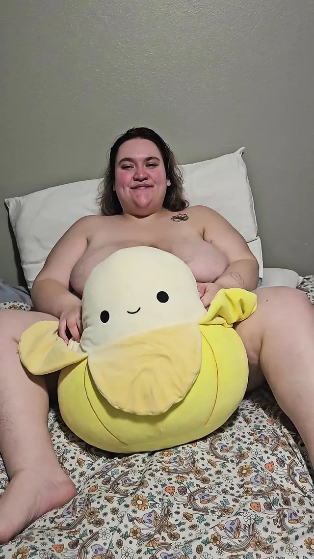 Sevimli amcığımla oynuyorum