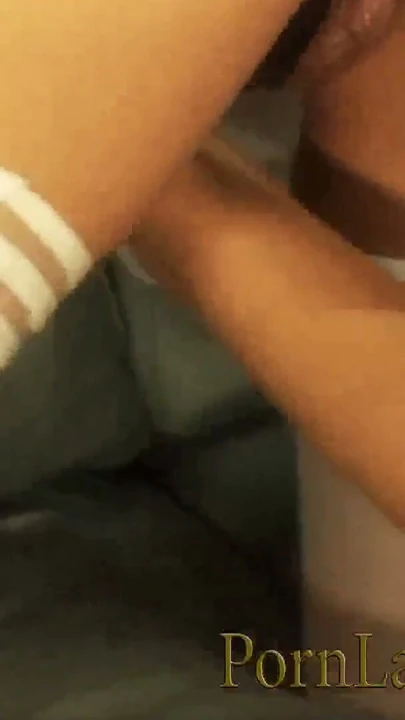 Büyük memeli orta yaşlı seksi lezbiyenler sikişmek için dildo ve vibratör kullanıyor | Klip 1
