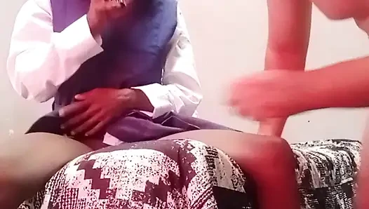 18 Yaşındaki Genç Kızın Amcığı Üvey Babası Tarafından Oynanıyor, Yarağını Emiyor