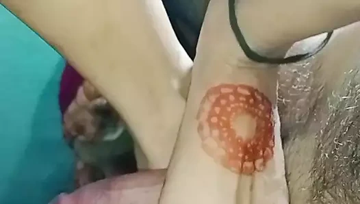 Desi karım Hintçe yakınında göt oral seks ve sert ve seks video görüntüleri gösteriyor.