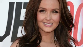 Camilla luddington mastürbasyon yapıyor.