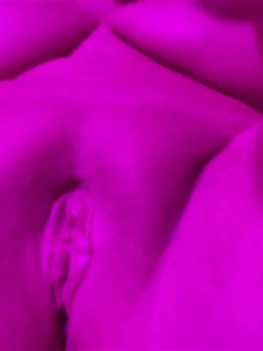 Orta yaşlı seksi kadın mastürbasyonu
