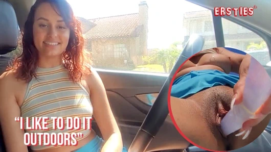 Ersties - seksi hatun açık havada fışkırtana kadar büyük bir dildo kullanıyor