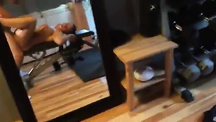 Son derece sıcak muscle kadın becerdin at ona özel spor salonu