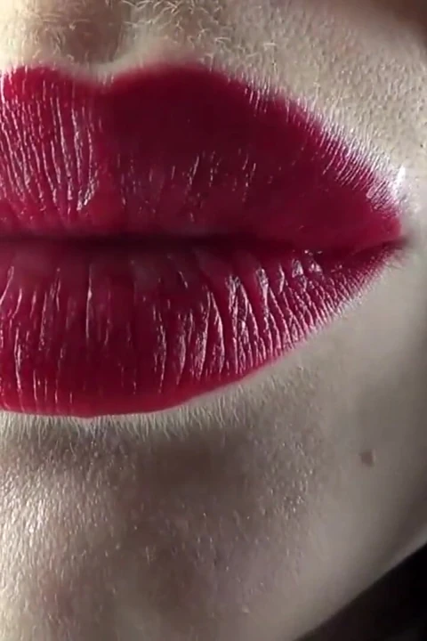 Kırmızı büyük dudaklı ve seksi memeli vinil 31 talimatını dinle