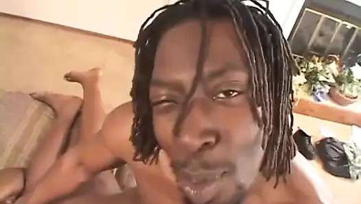 Büyük siyah amcık domalma pozisyonunda sikişiyor