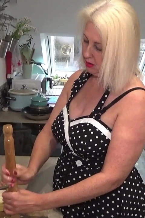 Bayan Moon ve yuvarlanan pin