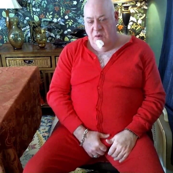 Beardaddychub union takım elbisesi içinde kamerada mastürbasyon yapıyor ve boşalıyor!