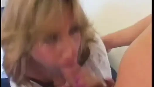Tıknaz üniversiteli kız sakso çekiyor ve sikiliyor