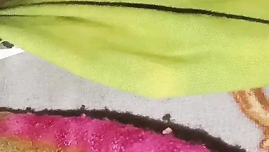 Parmağımı üvey annemin vajinasına soktum ve balını çıkardım, bölüm 2