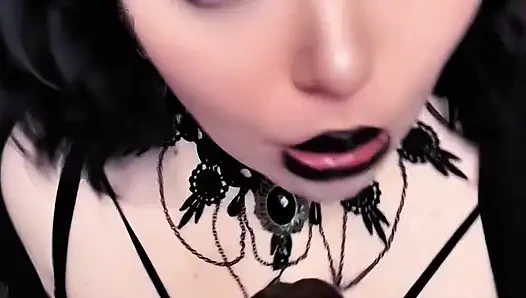 Gotik iri güzel kadının büyük zenci yarağının üremeye ihtiyacı var