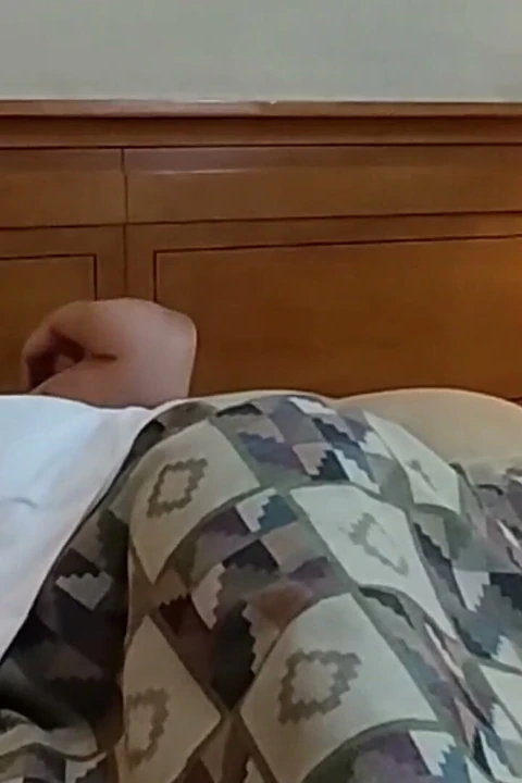 Hayranlar için videolar: üvey oğlumla seyahat ediyorum - onunla yataktan daha fazlasını paylaştım