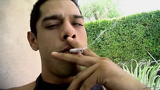 Hung Bobby Hart Chainin dışarıda