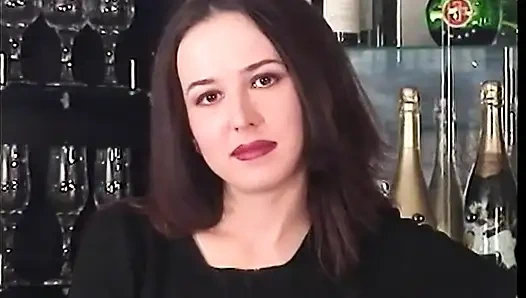 Muhteşem esmer bebek kesilmiş amcığını oynuyor