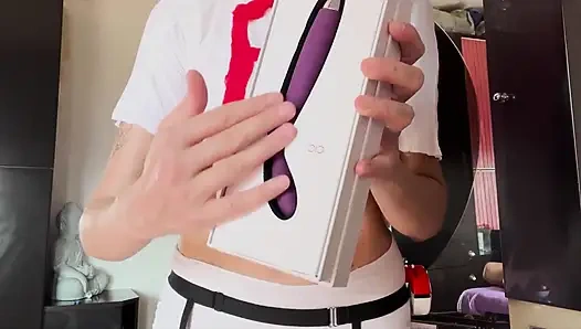 Медленная и чувственная мастурбация крупным планом со Svakom Cici Lara Manara