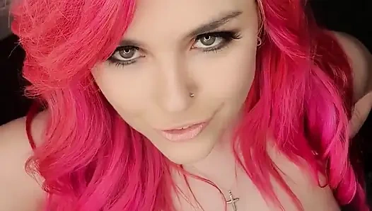 İtaatkar korsan sürtük kaptanına hizmet etmek için çaresiz