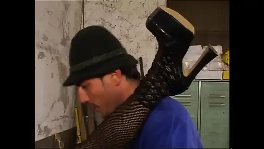 Dildo ve parmaklarla amatör mastürbasyon