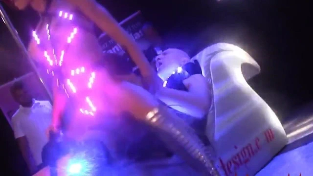 Lazer liderliğindeki gösteri - alicante sahnesinde capitano eric fuck