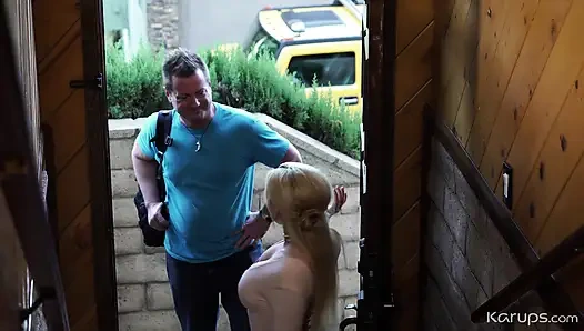 Evli kadın Christie Stevens üvey erkek kardeşinden daha iyi