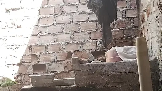 Güzel bir duş almak için benimle gel komşularım beni görüyor