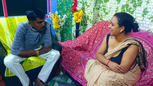 Hintli ateşli genç sasu maa ve damat kızı evde yokken birlikte seks yaptı.