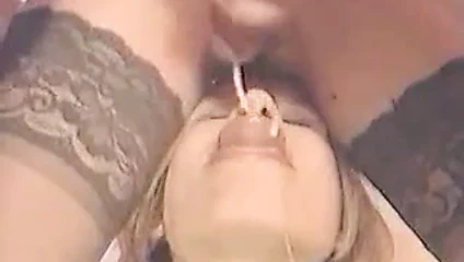 Boşalıyor sürtükler