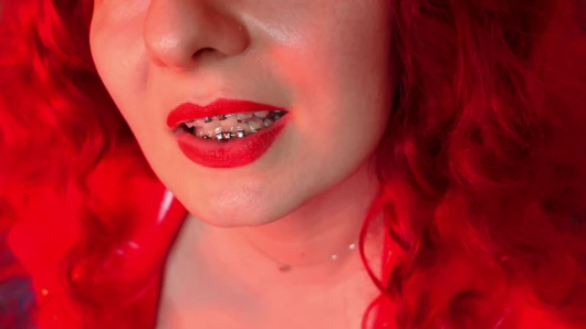 31 talimatı asmr videosu - seksi kızıl saçlı orta yaşlı seksi kadın