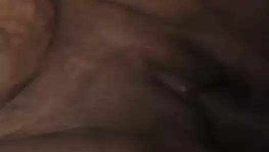 Azgın siyah kadın yatakta işini bilir