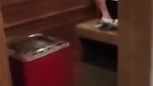 Beardaddychub saunaya giriyor