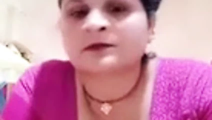 Pembe bluzlu tango büyük göğüslü sheela