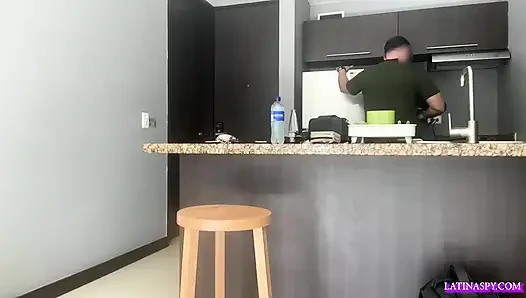 Büyük doğal memeli siyah hizmetçi TC'ye yardım etmeye geliyor bölüm 1