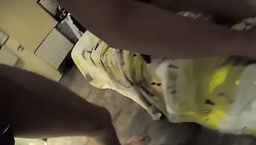 Uruguaylı orta yaşlı seksi kadın genç Kolombiyalı bir adamla prezervatifsiz seks yapıyor