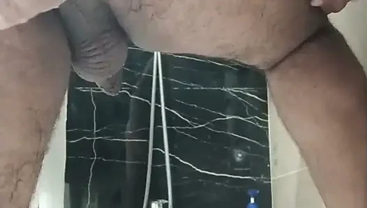 Kocam yeni oyuncaklarımızı test ediyor.