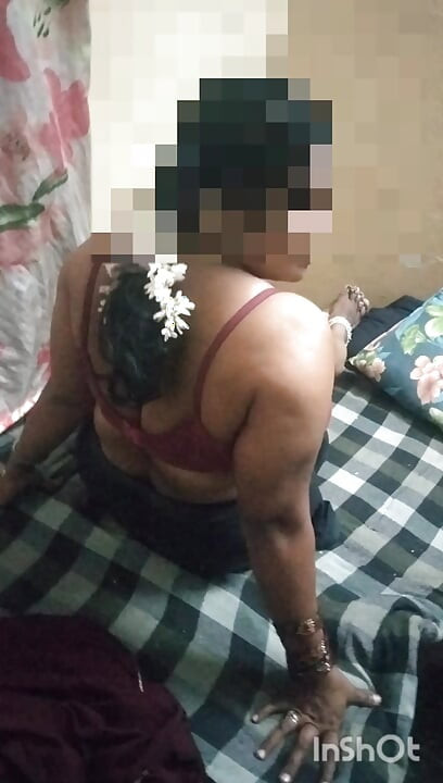 Tamil teyze takan hallet ateşli dans ediyor ve ateşli inliyor