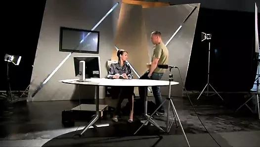 Asya haber spikeri saten bukkake