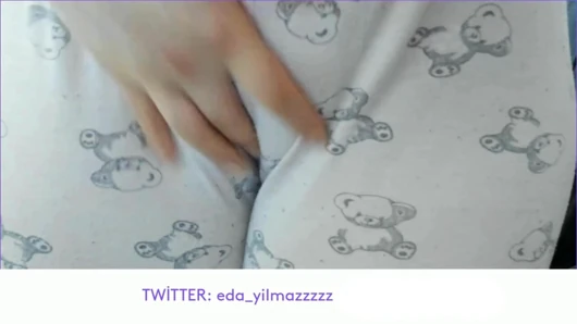 CAMELTOE- MASTURBATE WITH PAJAMA- RUBBING PUSSY WITH PAJAMA