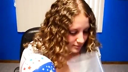 Kız konteynırda osuruk yırtıyor