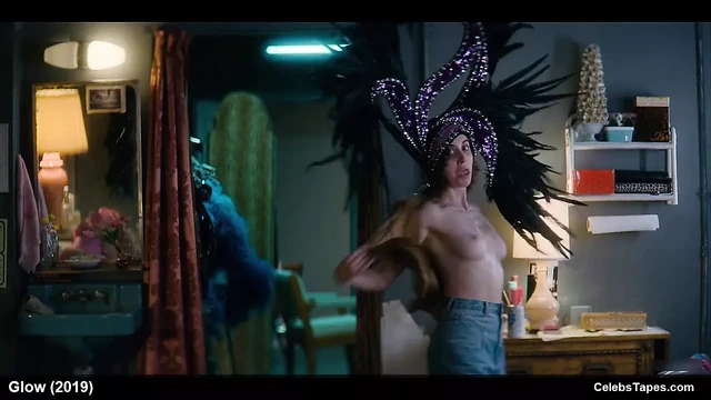 Actress alison brie çıplak üstsüz ve bikini film sahneleri