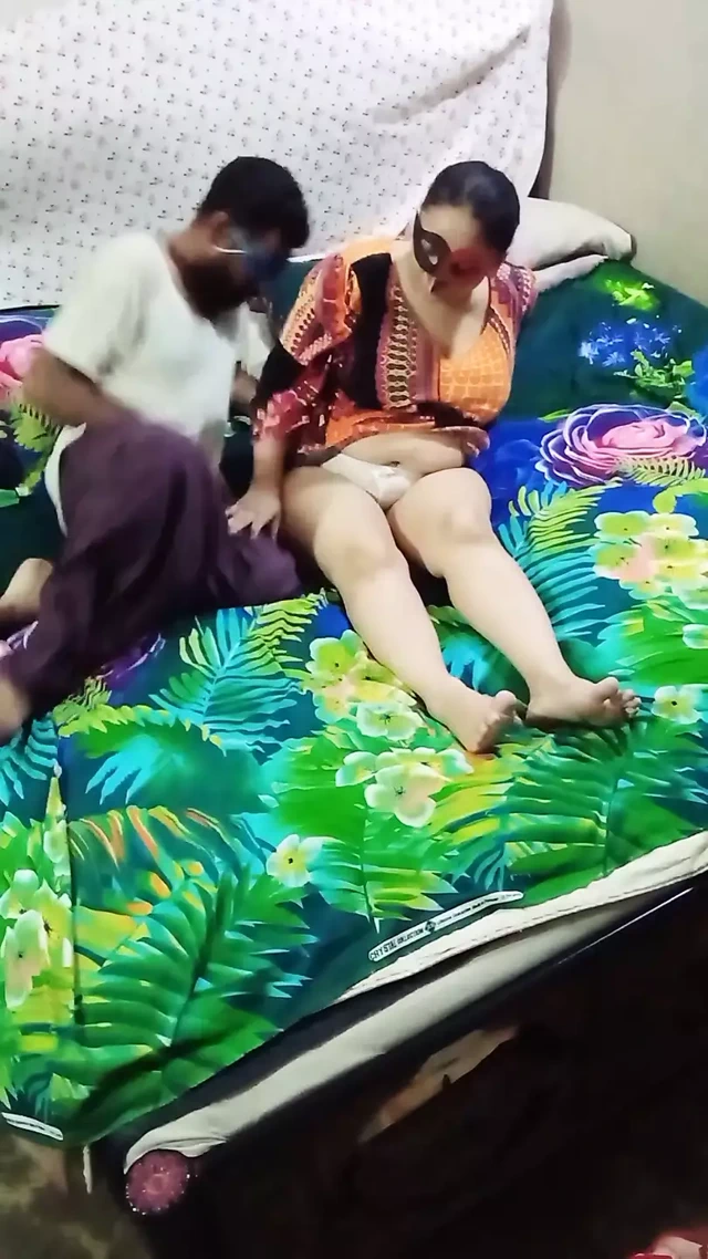 Onun yarağıyla oynamaktan zevk aldım