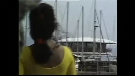 Kabarık sarışın tüm sikleri bir arada istiyor