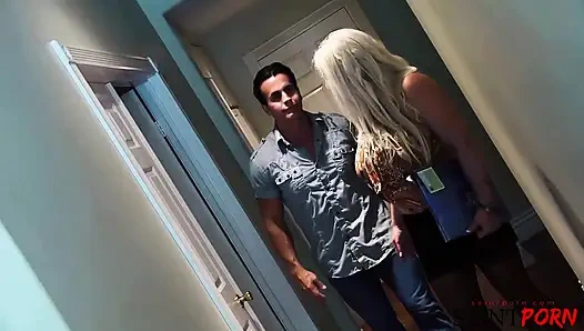 Rachel Love Anlaşmayı Kapatmak Için Emiyor Ve Biniyor