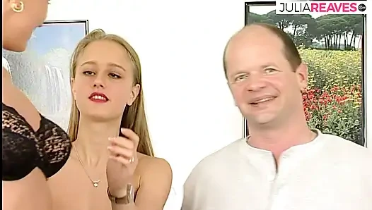 Lezbo sarışınlar canavar dildolarla sert sikişiyor